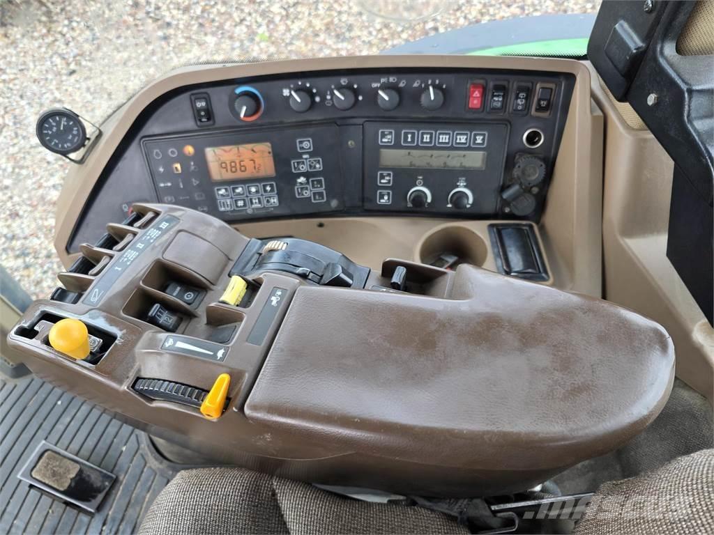 John Deere 8220 Трактори