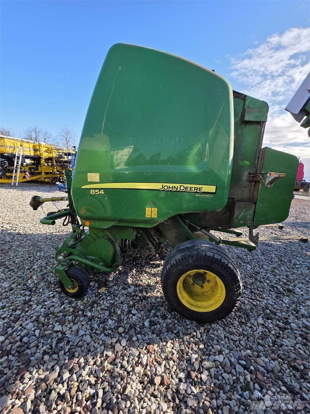 John Deere 854 Рулонні прес-підбирачі
