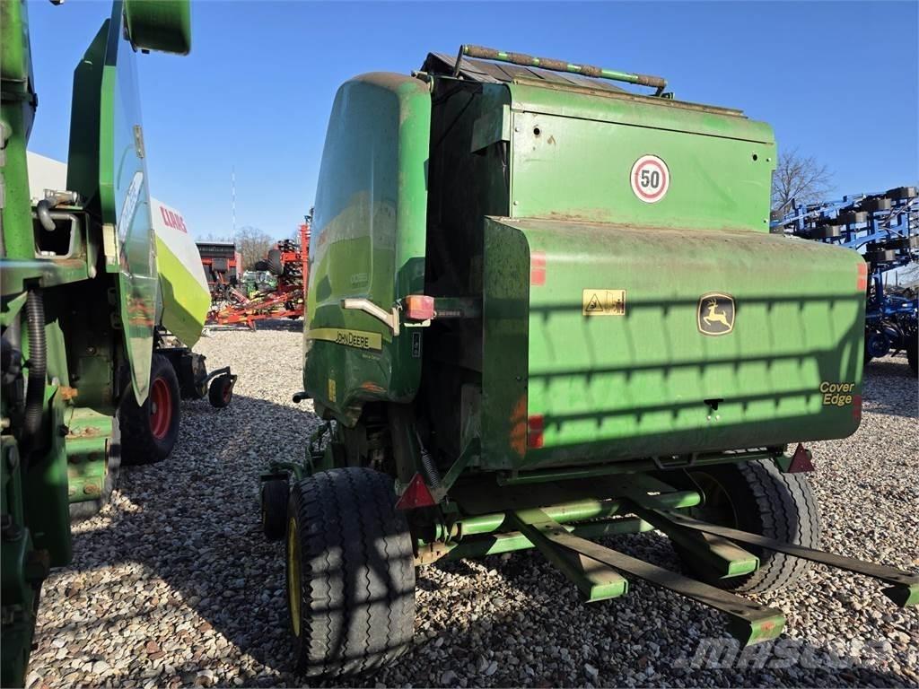 John Deere 854 Рулонні прес-підбирачі