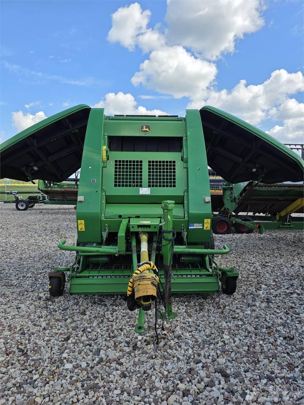 John Deere 854 Рулонні прес-підбирачі