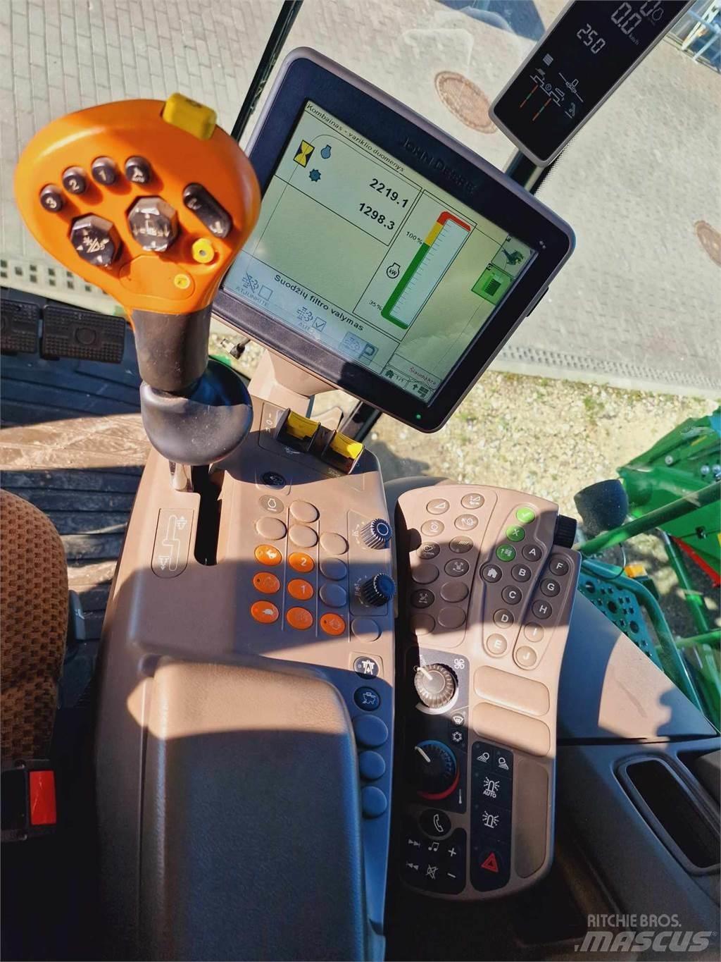 John Deere T660 Зернозбиральні комбайни
