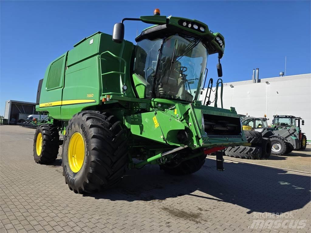 John Deere T660 Зернозбиральні комбайни
