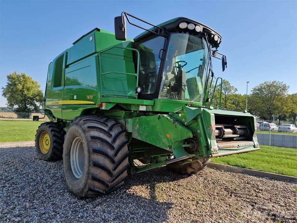 John Deere T670 Зернозбиральні комбайни