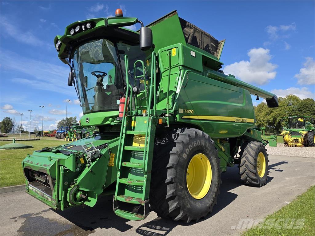 John Deere T670 Зернозбиральні комбайни