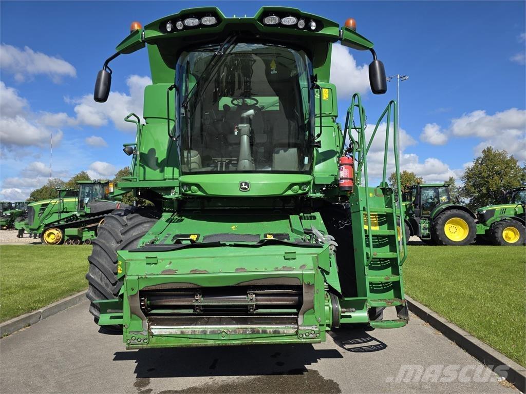 John Deere T670 Зернозбиральні комбайни