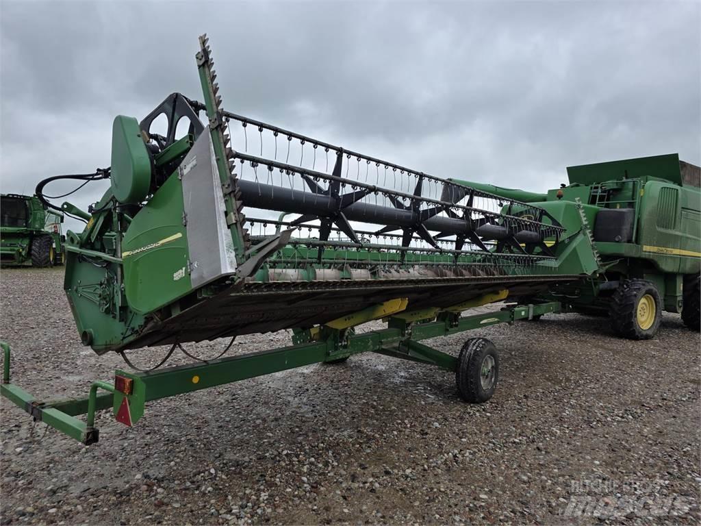 John Deere T670 Зернозбиральні комбайни