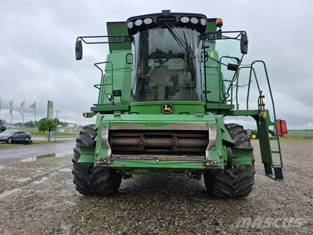 John Deere T670 Зернозбиральні комбайни