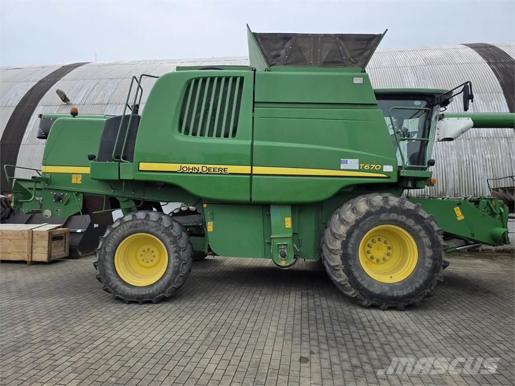 John Deere T670 Зернозбиральні комбайни