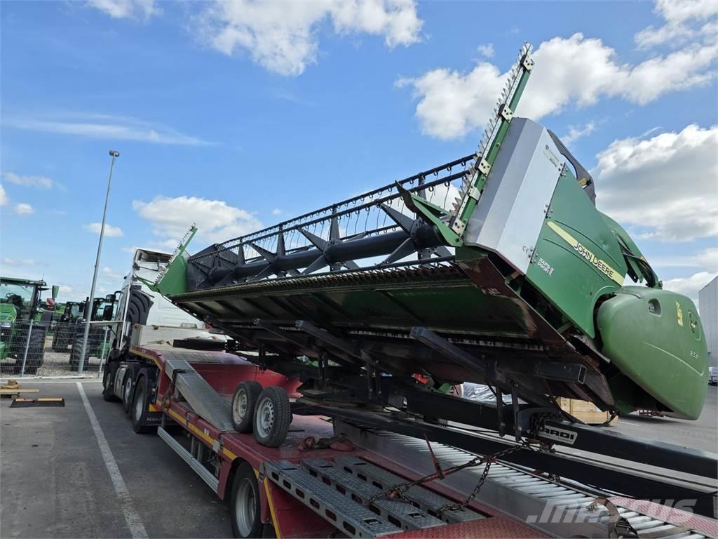 John Deere T670 Зернозбиральні комбайни
