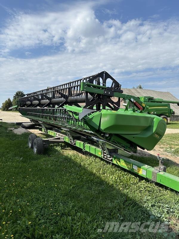 John Deere T670 Зернозбиральні комбайни
