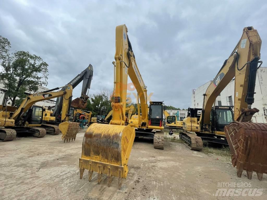 Komatsu PC 220 Гусеничні екскаватори
