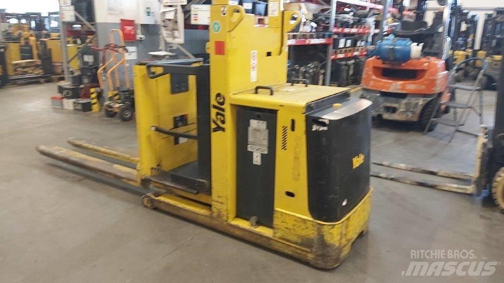 Yale MO10E Підбирачі замовлень з нижніх ярусів
