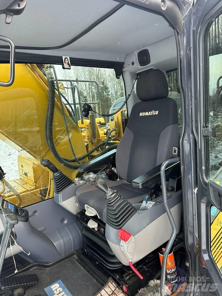 Komatsu PC210LC-11 Гусеничні екскаватори