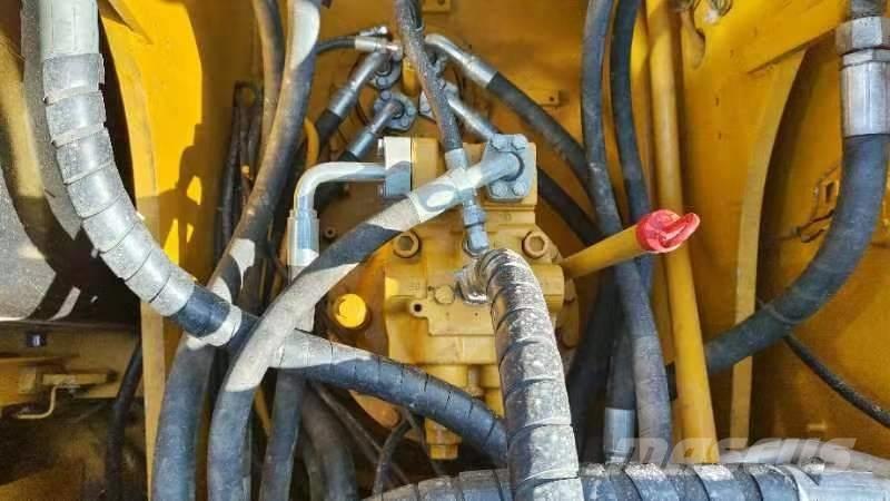 CAT 320 D 2 Середні екскаватори 7т. - 12т.