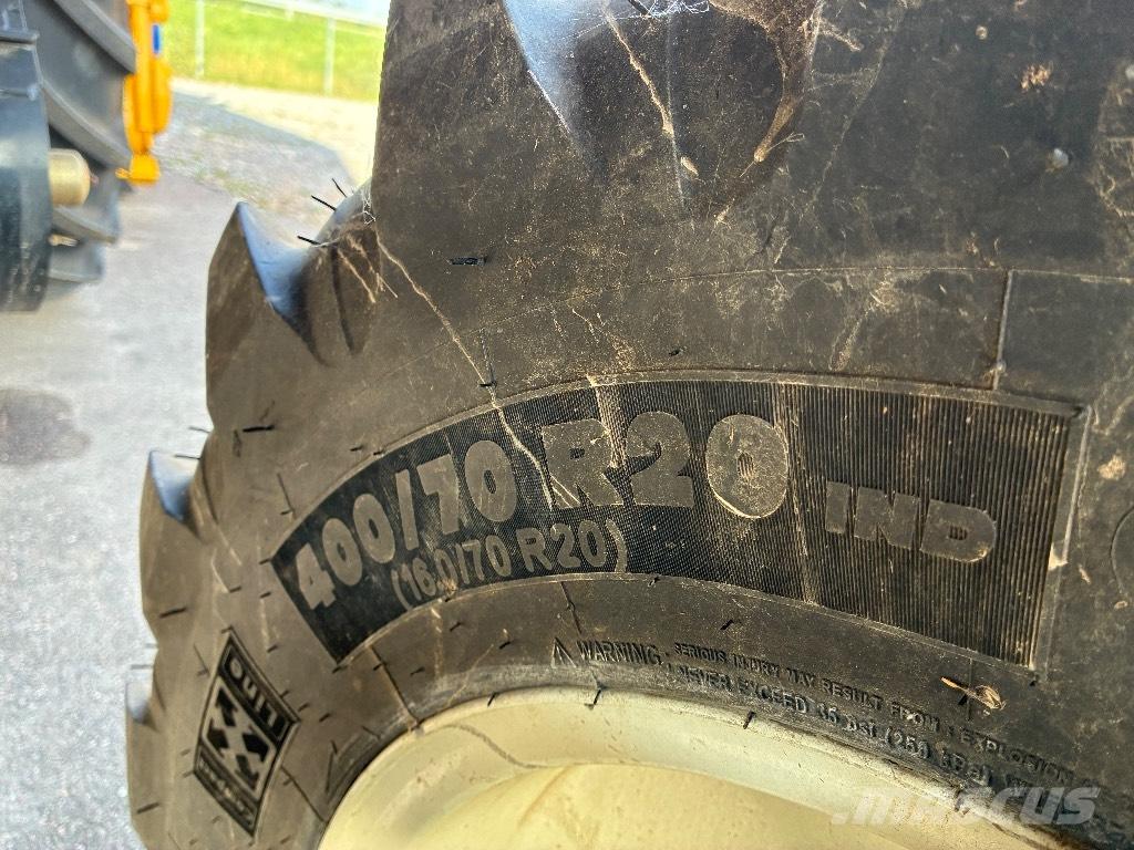 New Holland Tc 4.90 Зернозбиральні комбайни