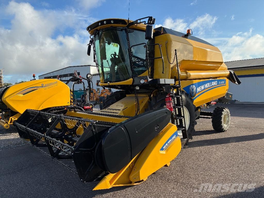 New Holland Tc 4.90 Зернозбиральні комбайни