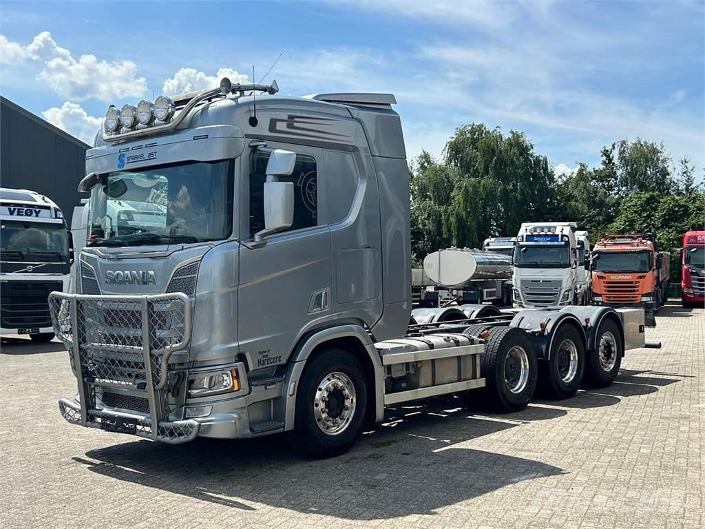 Scania R 650 8X4 Шасі з кабіною