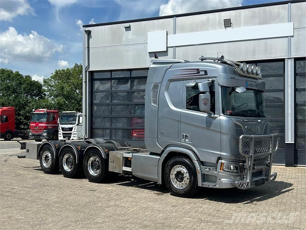 Scania R 650 8X4 Шасі з кабіною