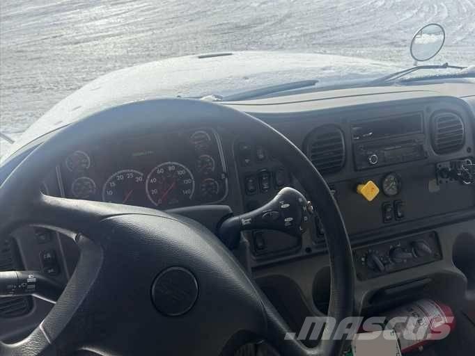 Freightliner M2-112 Фургони