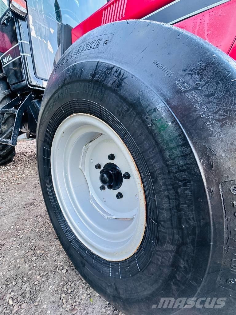 CASE 844 XL Трактори