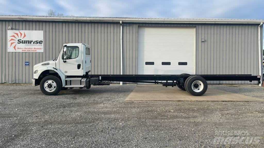 Freightliner M2 Шасі з кабіною