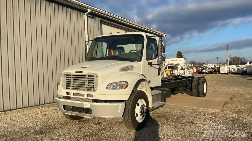 Freightliner M2 Шасі з кабіною
