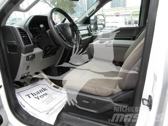 Ford F550 Вантажівки-платформи/бокове розвантаження