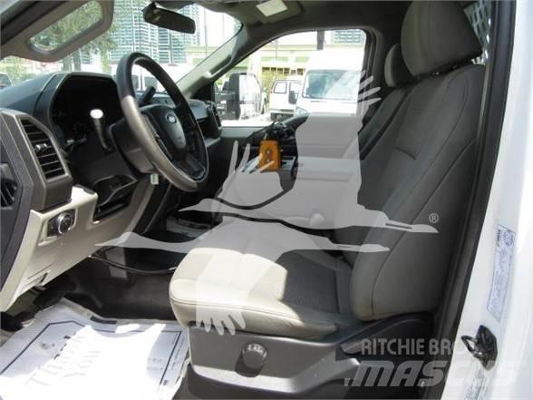 Ford F550 Розсіювачі солі та піску