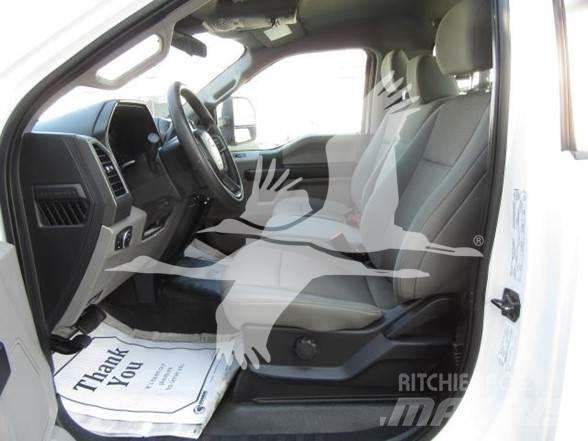 Ford F550 Вантажівки-платформи/бокове розвантаження