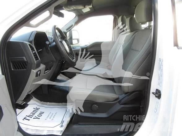 Ford F550 Вантажівки-платформи/бокове розвантаження