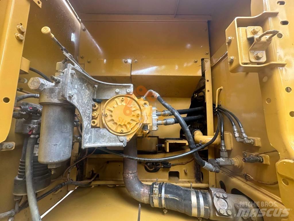CAT 330 Гусеничні екскаватори
