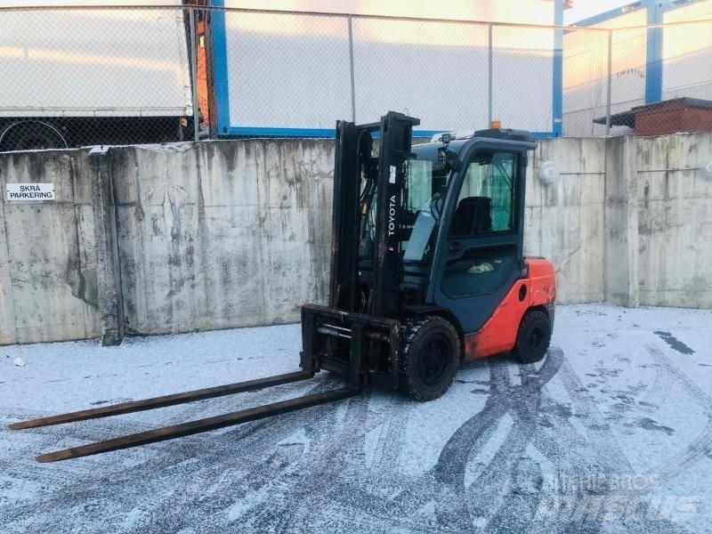 Toyota 52-8 FD JF 35 Дизельні навантажувачі