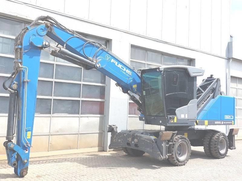 Fuchs MHL 320 F Перевантажувачі металобрухту/промислові навантажувачі