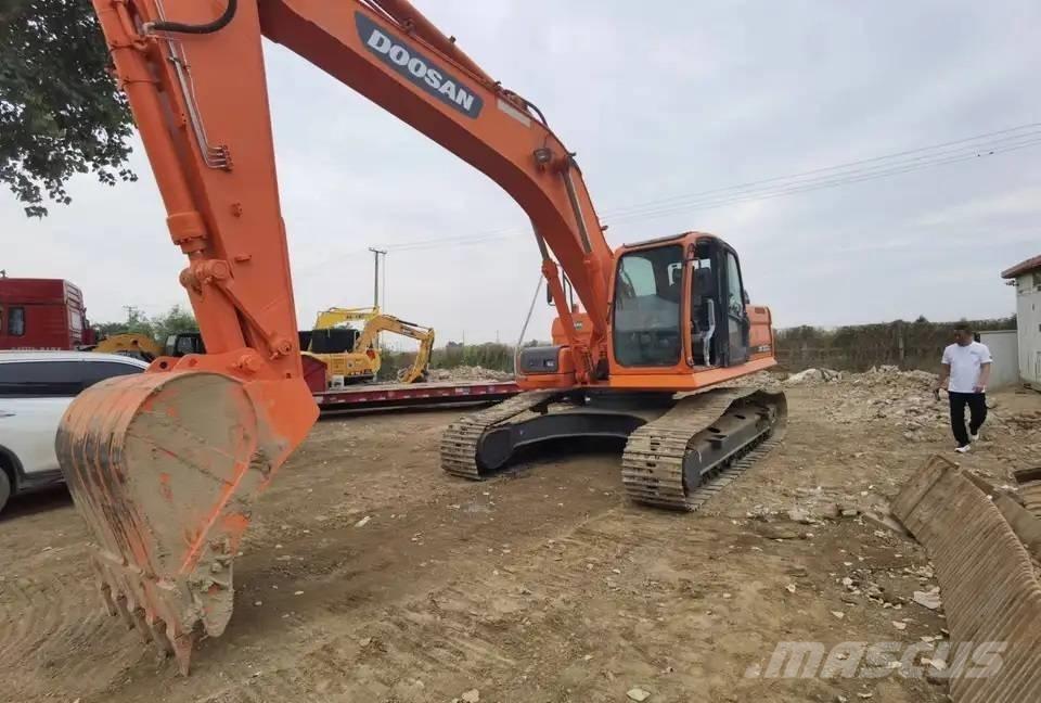 Doosan DX300LC Гусеничні екскаватори
