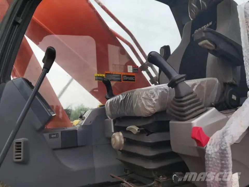 Doosan DX300LC Гусеничні екскаватори