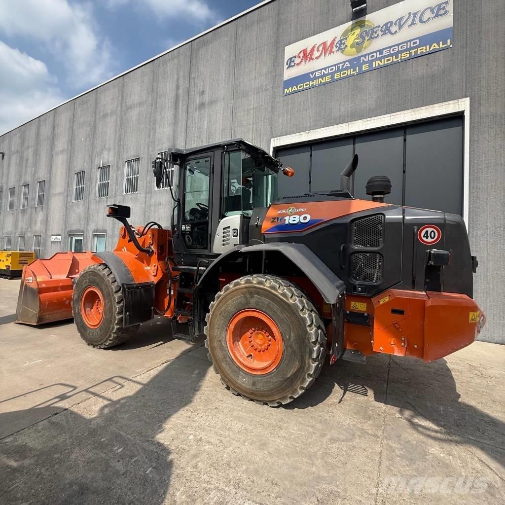 Hitachi ZW180-6 Фронтальні навантажувачі
