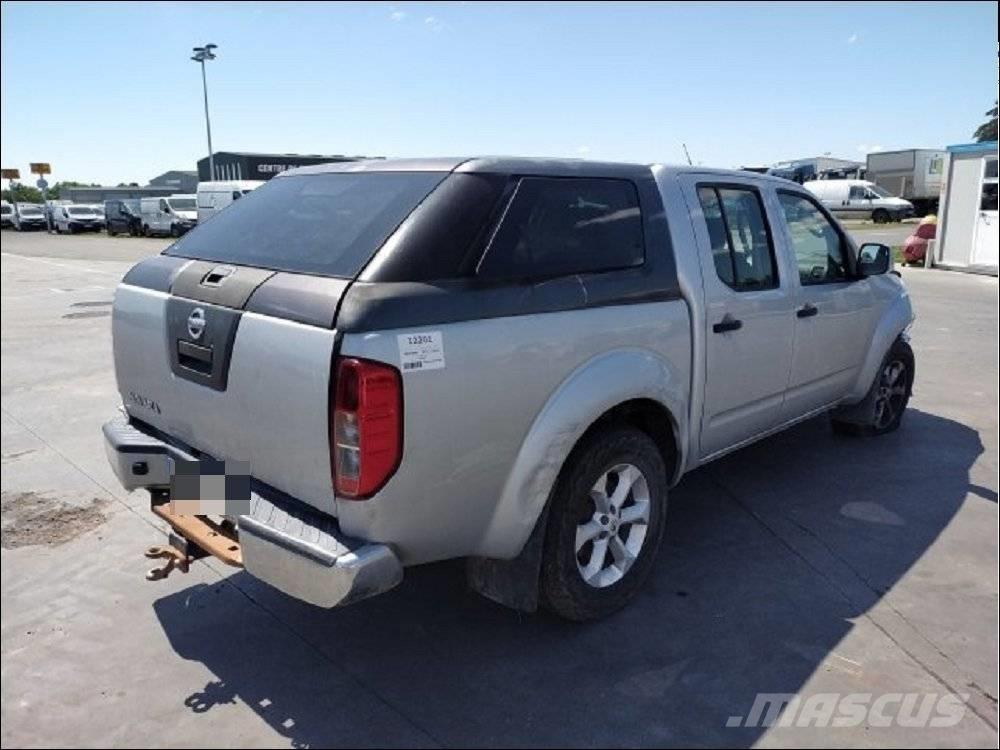 Nissan Navara 1 Пікапи / Бічне розвантаження
