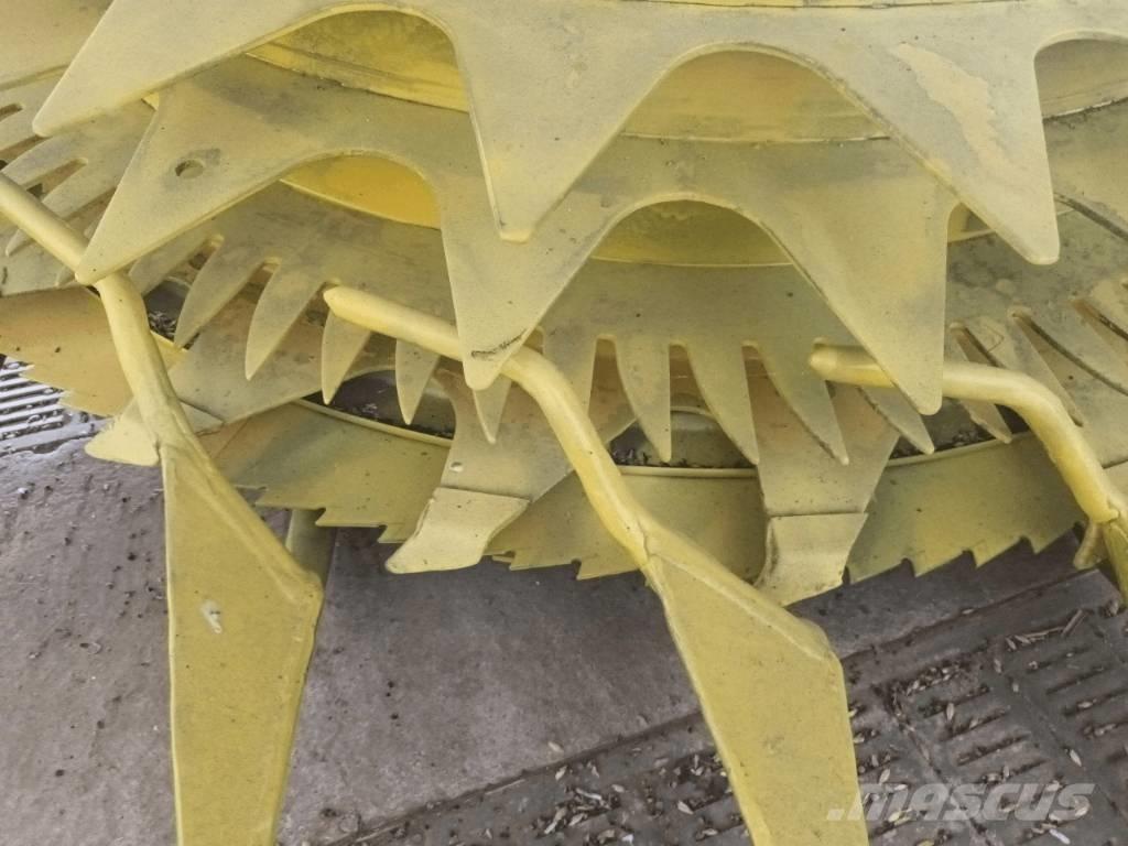 John Deere 7300 i Кормозбиральні комбайни