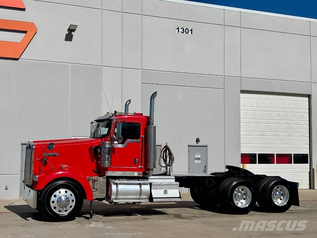 Kenworth W 900 Тягачі