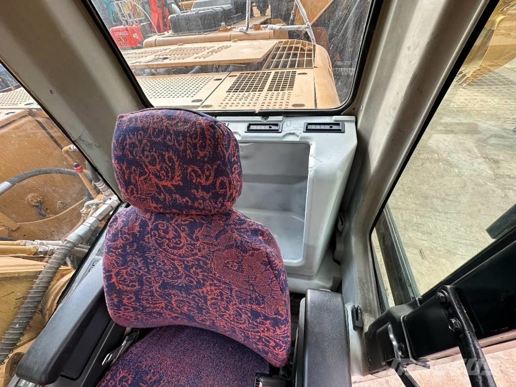 CAT 320 C L Гусеничні екскаватори