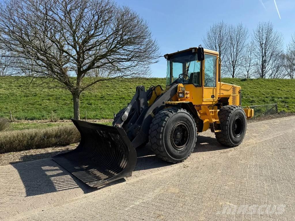 Volvo L70D Фронтальні навантажувачі