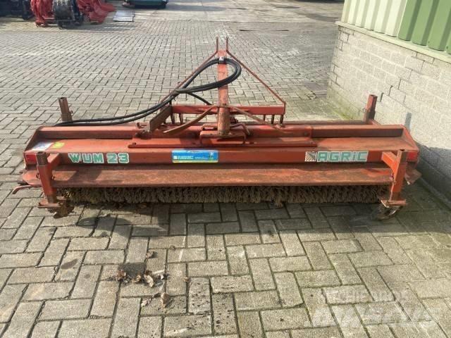 Agric W U M -2-3 Підмітальні машини