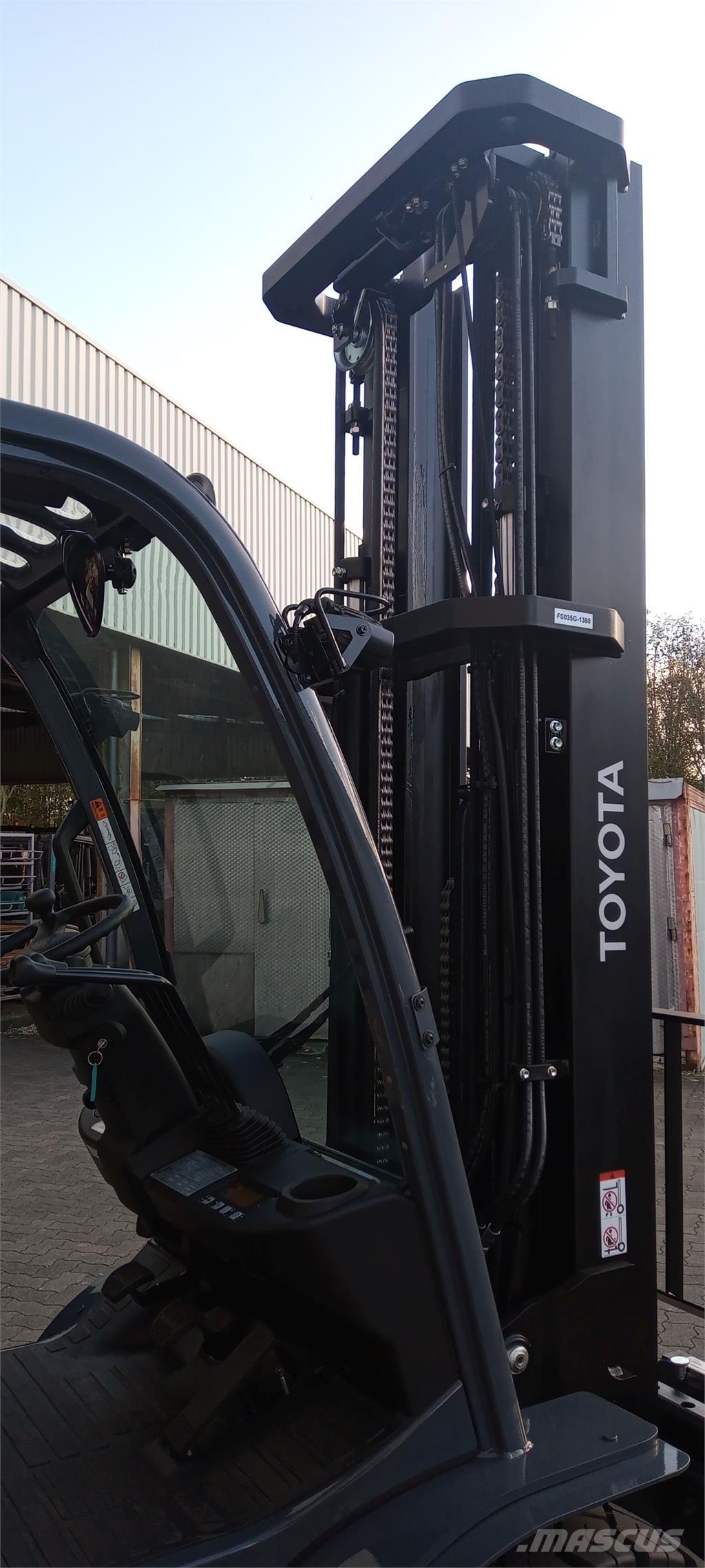 Toyota 02-8FGJF35 Газові навантажувачі