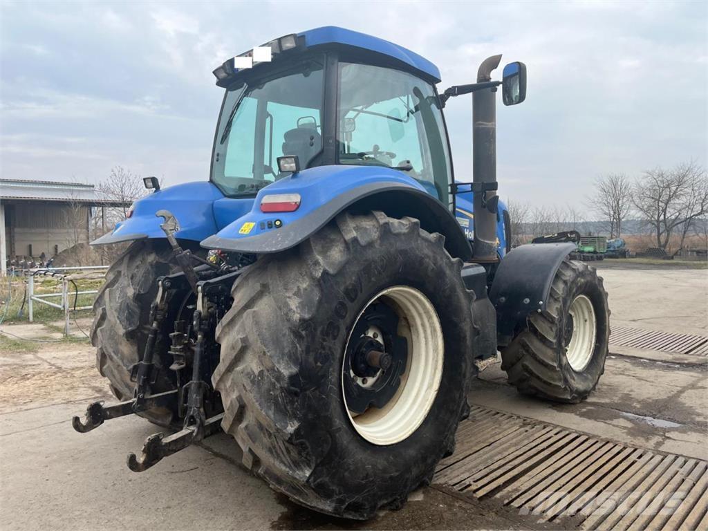 New Holland T8040 Трактори