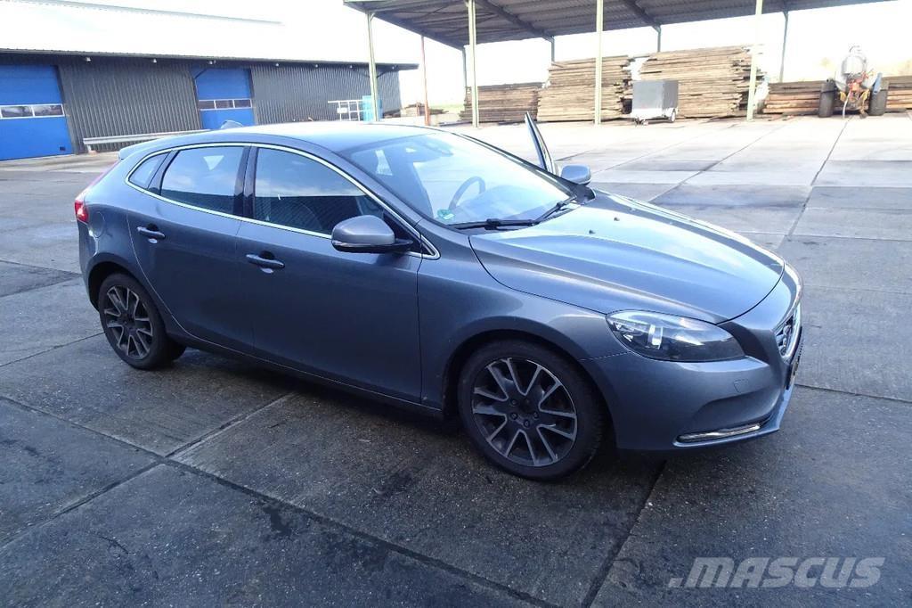 Volvo V40 . Автомобілі