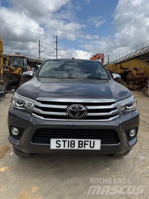 Toyota Hilux Пікапи / Бічне розвантаження