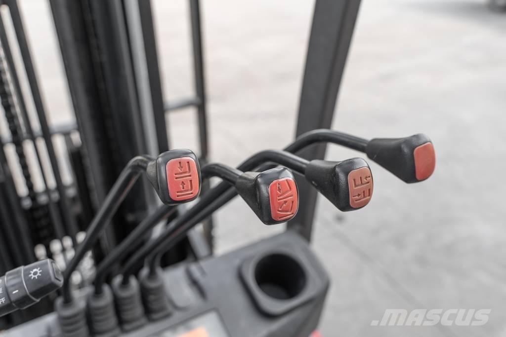 Manitou MI 25 D Дизельні навантажувачі