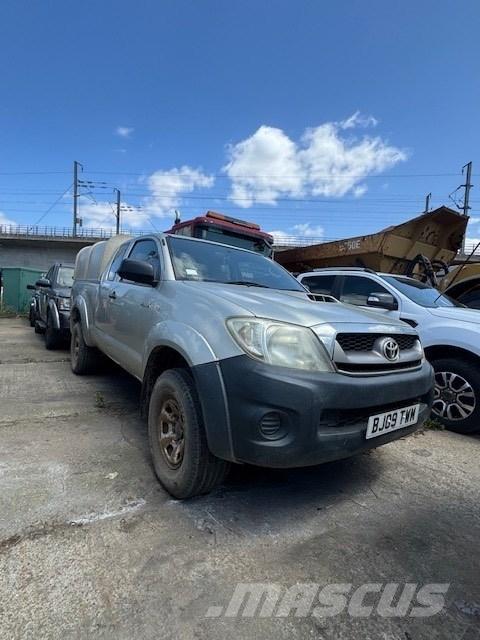 Toyota Hilux Пікапи / Бічне розвантаження