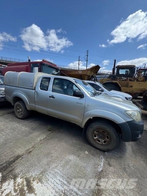 Toyota Hilux Пікапи / Бічне розвантаження
