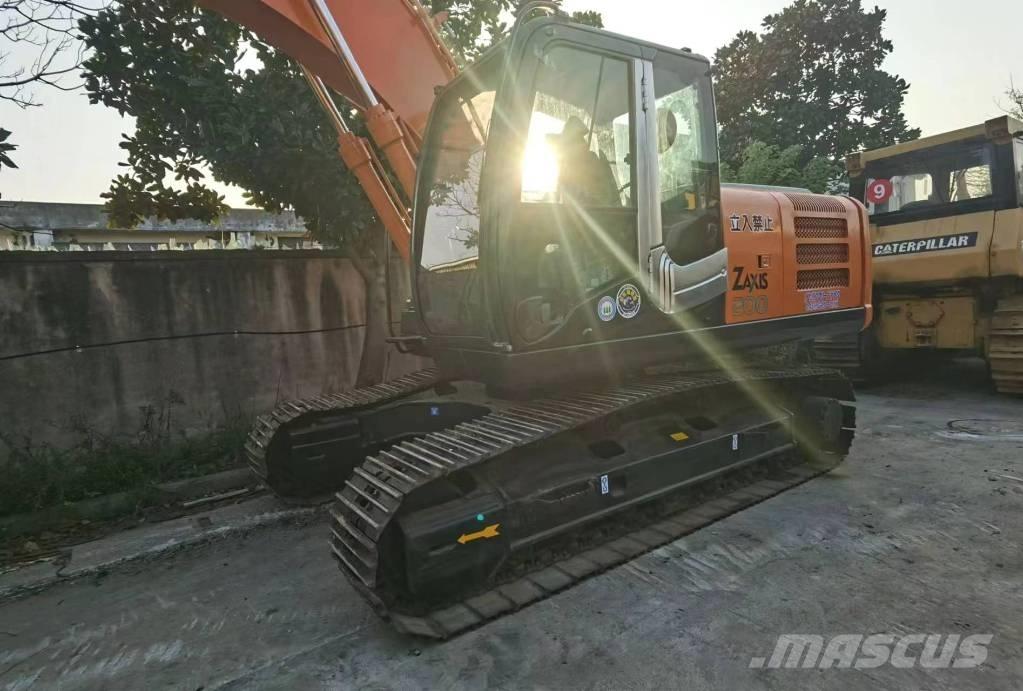 Hitachi ZX 200 Гусеничні екскаватори